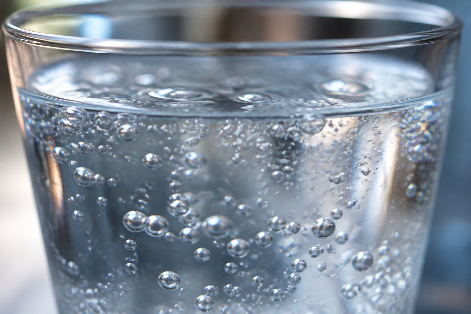 Comprendre les principes de l'eau alcaline et du pH